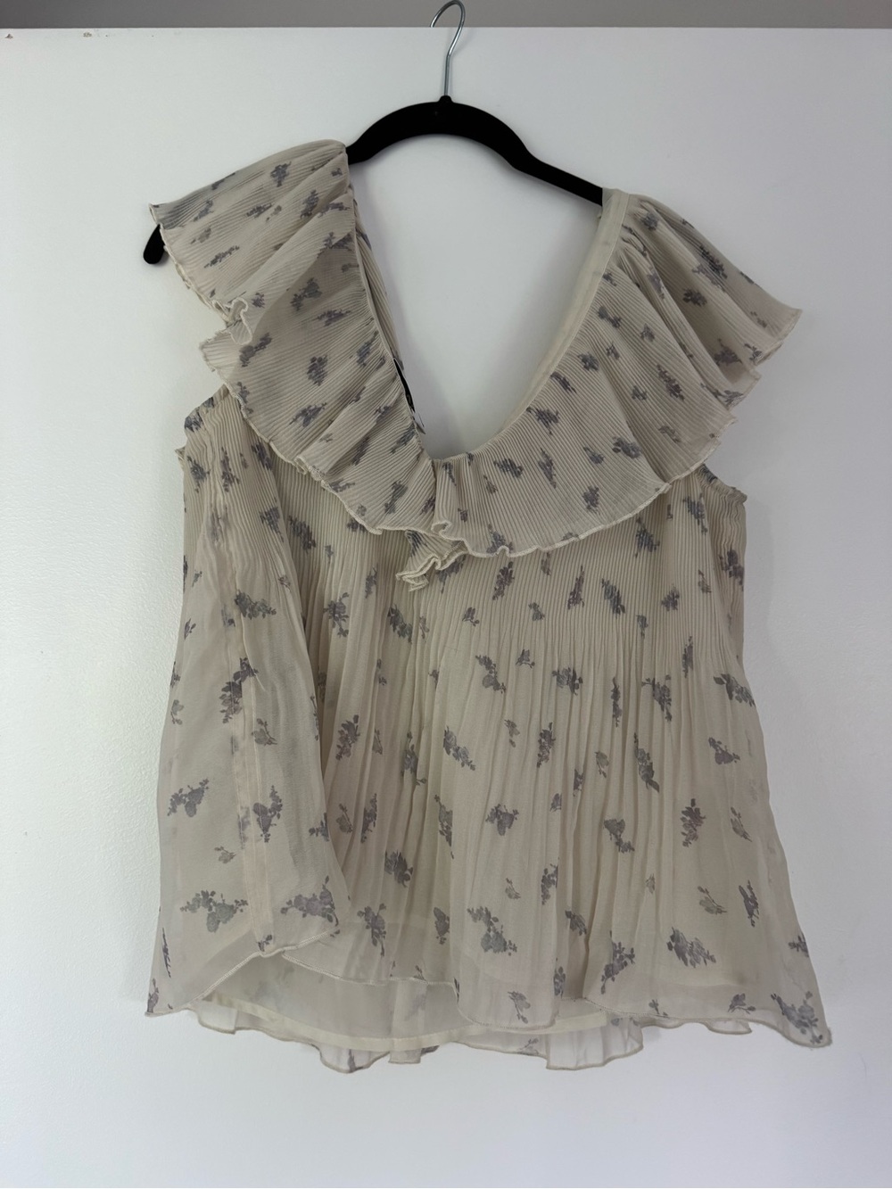 Ganni Cream Floral Ruffle V-Neck Pleated Blouse